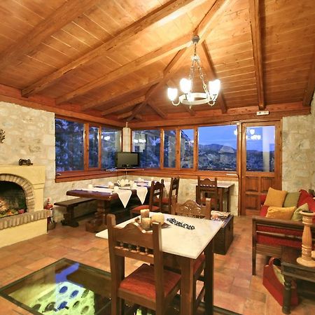 Archontiko Kolokotroni Hotel Stemnitsa Quarto foto