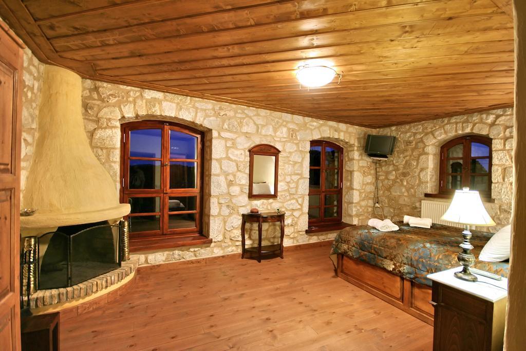 Archontiko Kolokotroni Hotel Stemnitsa Quarto foto